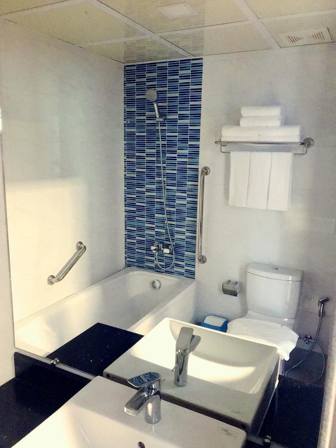 Hotel Azure Янгон Экстерьер фото